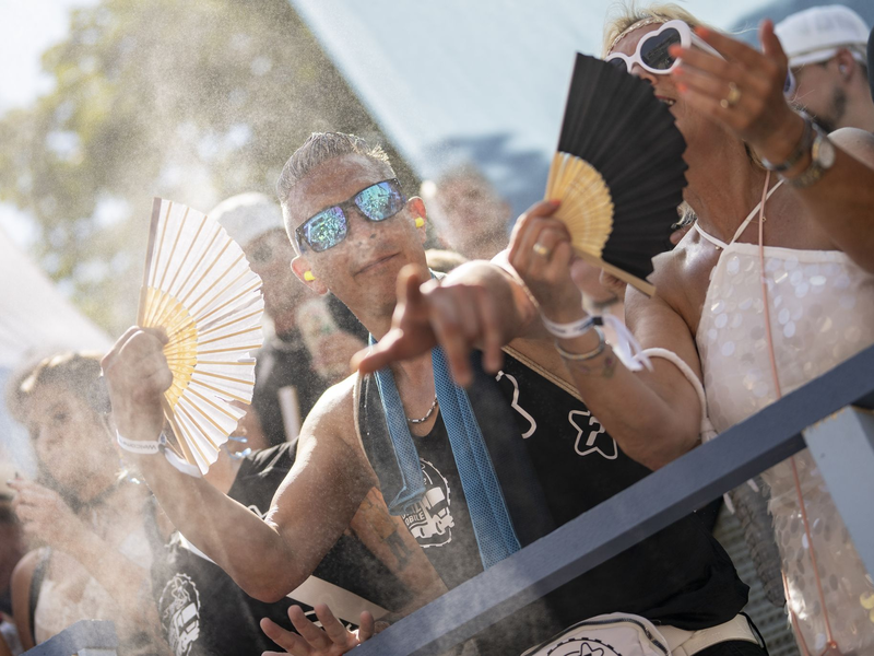 Der Zürichsee bot Abkühlung. - Foto: Til Buergy/KEYSTONE/dpa