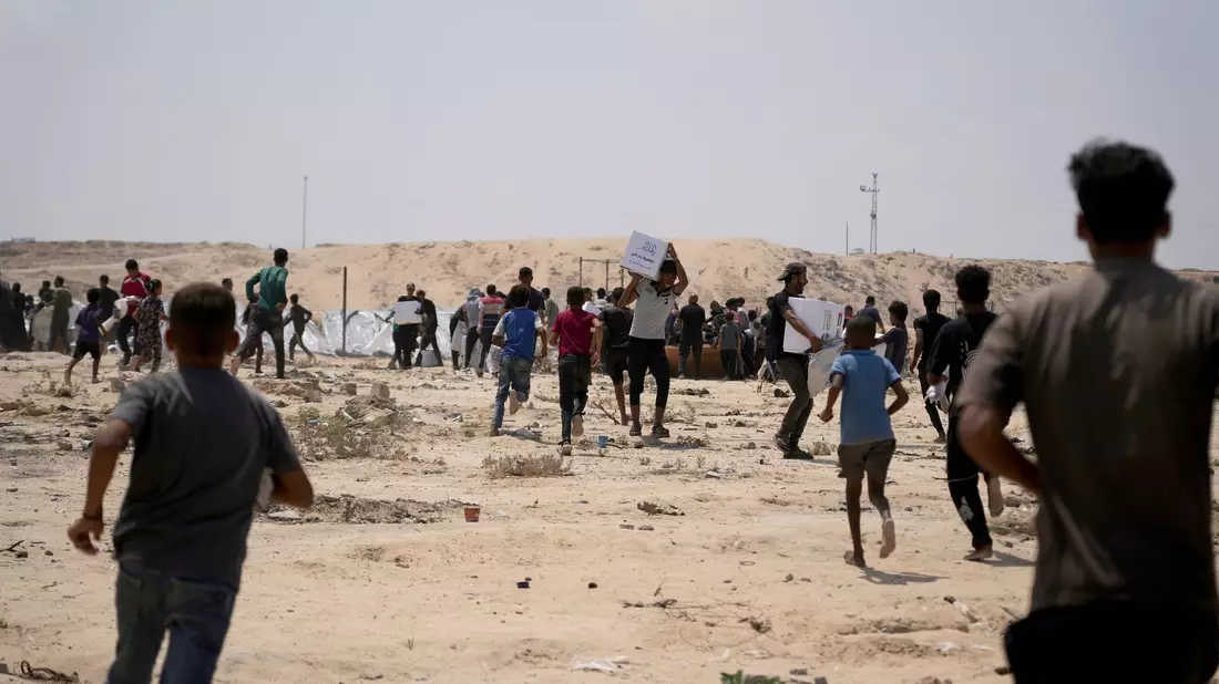 Israels beschlossene Ausweitung des Kriegs in Gaza stößt weltweit auf Kritik.   - Bild: Abdel Kareem Hana/AP/dpa