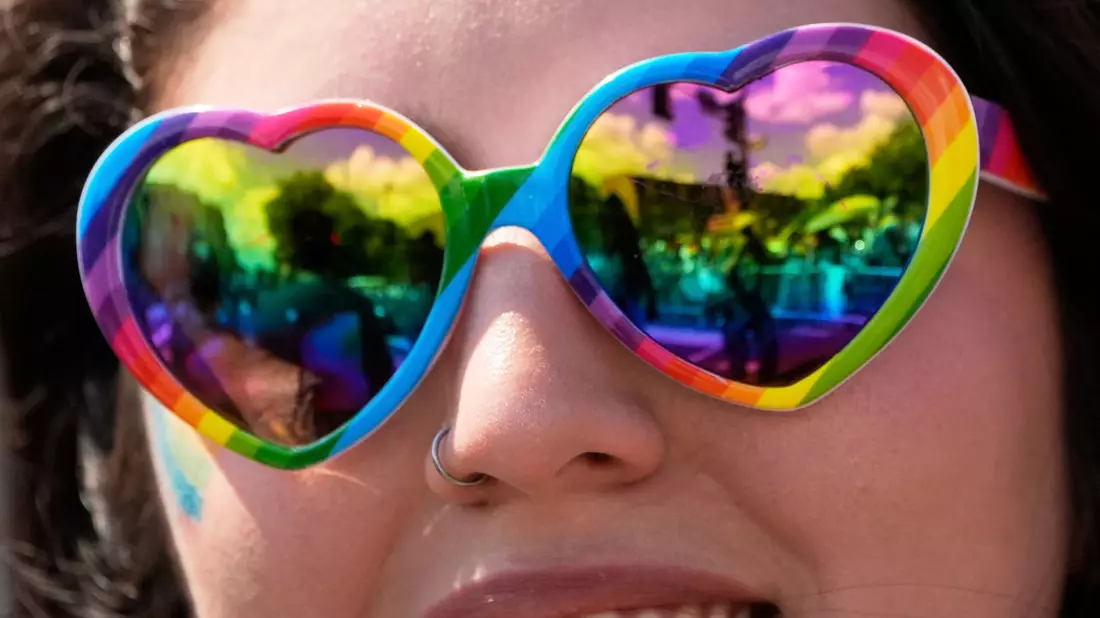 Sonne können vor UV-Strahlen schützen, die mit Krebs und anderen Erkrankungen in Verbindung stehen. (Archivbild) - Bild: Alex Brandon/AP/dpa