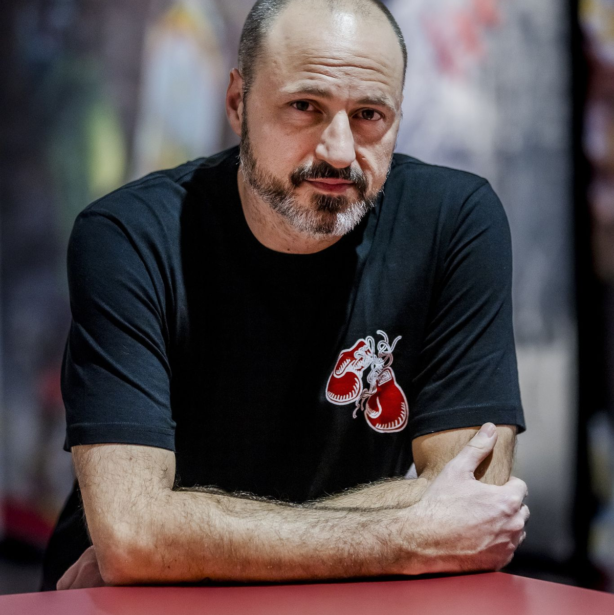 Alain Bieber, der künstlerische Leiter des Düsseldorfer NRW-Forums, hat eine Ausstellung mit dem Titel «Sex Now» kuratiert. Die Ausstellung beginnt am 5. September. - Foto: Anne Orthen/Düsseldorfer Kunstpalast/dpa