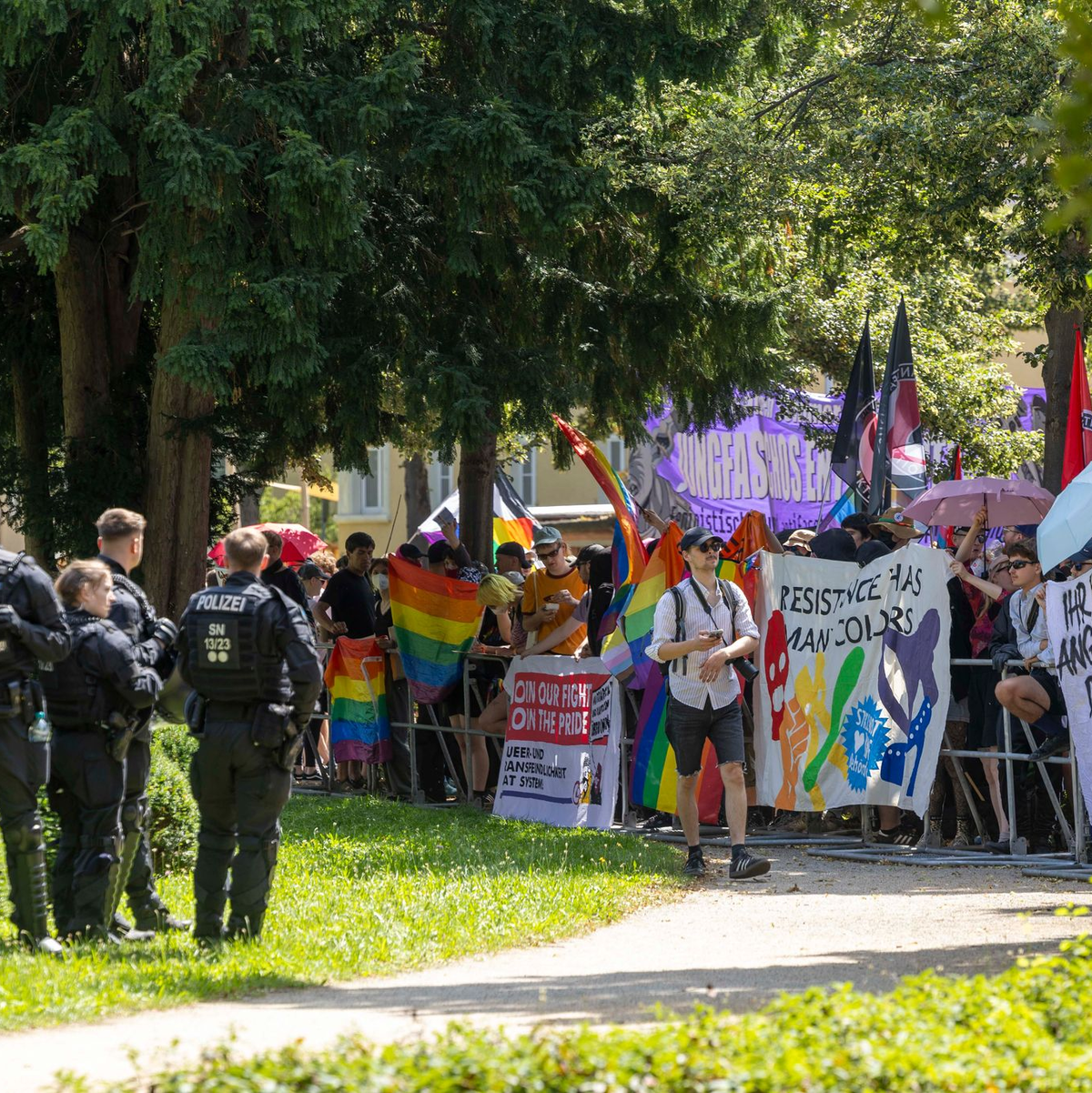 Ein Gegenprotest aus dem rechten Spektrum folgte dem CSD. - Foto: Daniel Wagner/dpa-Zentralbild/dpa