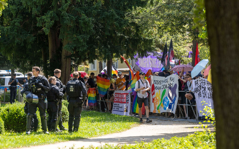 Ein Gegenprotest aus dem rechten Spektrum folgte dem CSD. - Foto: Daniel Wagner/dpa-Zentralbild/dpa