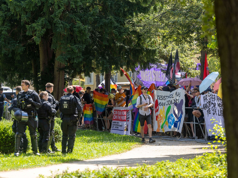 Ein Gegenprotest aus dem rechten Spektrum folgte dem CSD. - Foto: Daniel Wagner/dpa-Zentralbild/dpa