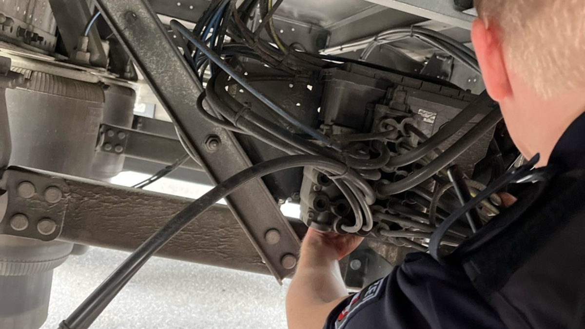 POL-WES: NRW- Kreis Wesel- Landesweite Kontrollen des gewerblichen Personen- und Güterverkehrs unter Führung der Polizei Düsseldorf- 591 Lkw in ganz NRW kontrolliert - Foto: presseportal.de