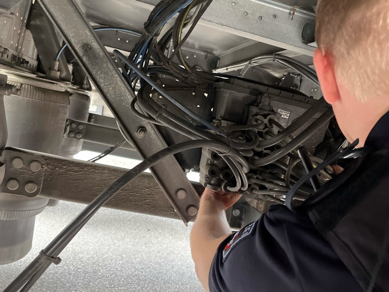POL-WES: NRW- Kreis Wesel- Landesweite Kontrollen des gewerblichen Personen- und Güterverkehrs unter Führung der Polizei Düsseldorf- 591 Lkw in ganz NRW kontrolliert - Foto: presseportal.de