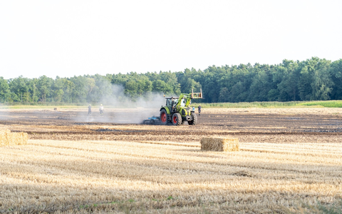 FW Flotwedel: Brennende Ballenpresse sorgt für überörtlichen Feuerwehreinsatz bei Papenhorst - Foto: presseportal.de FW Flotwedel: Brennende Ballenpresse sorgt für überörtlichen Feuerwehreinsatz bei Papenhorst - Foto: presseportal.de