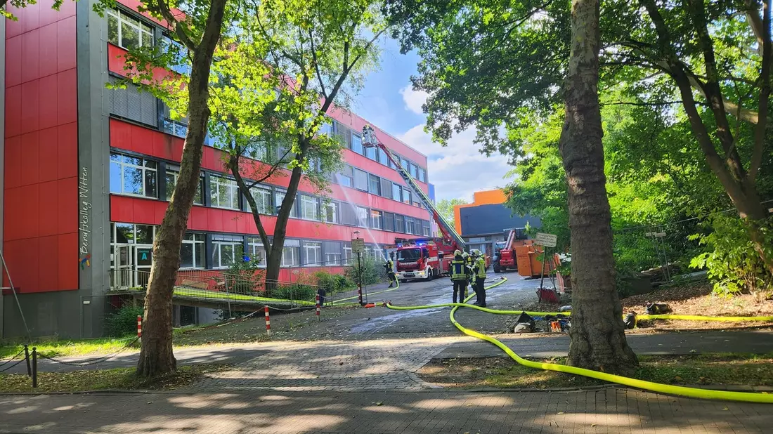 FW Witten: Brand an der Berufsschule - Bild: presseportal.de