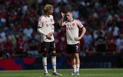 Traf bereits nach vier Minuten: Hugo Ekitiké - Foto: Dave Shopland/AP/dpa