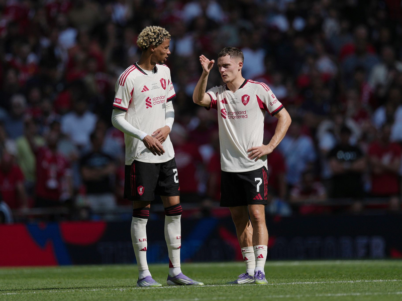 Traf bereits nach vier Minuten: Hugo Ekitiké - Foto: Dave Shopland/AP/dpa