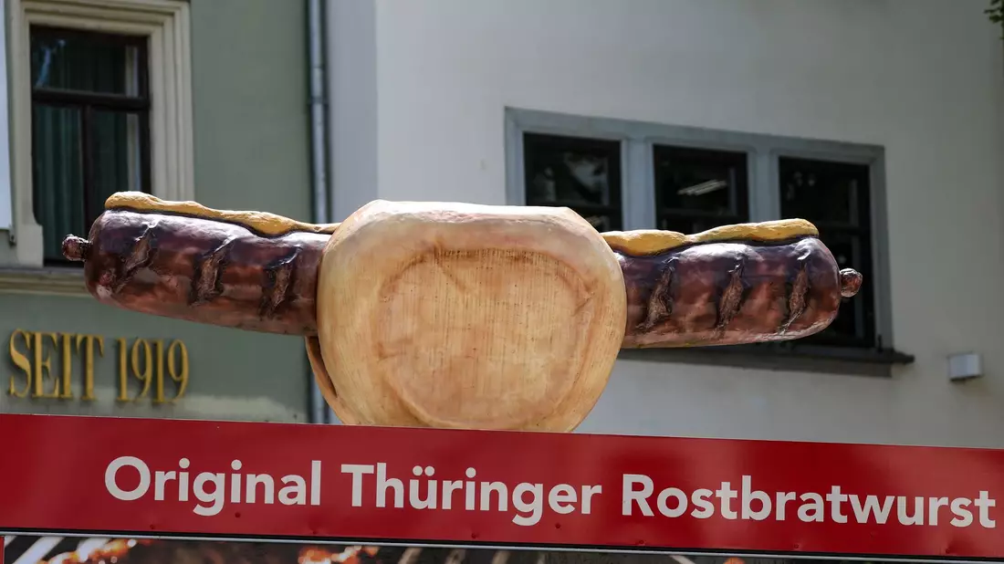 Thüringen ist stolz auf seine Rostbratwurst. (Archivbild) - Bild: Jan Woitas/dpa