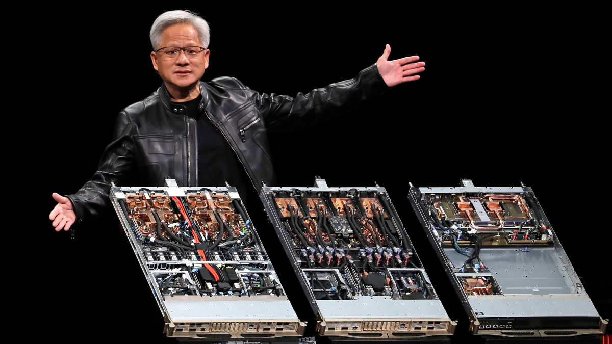 Nvidia-Chef Jensen Huang warnt, dass eine komplette US-Blockade die Entwicklung eigener Chip-Technologie in China beschleunigen würde. (Archivbild) - Foto: Chiang Ying-ying/AP/dpa