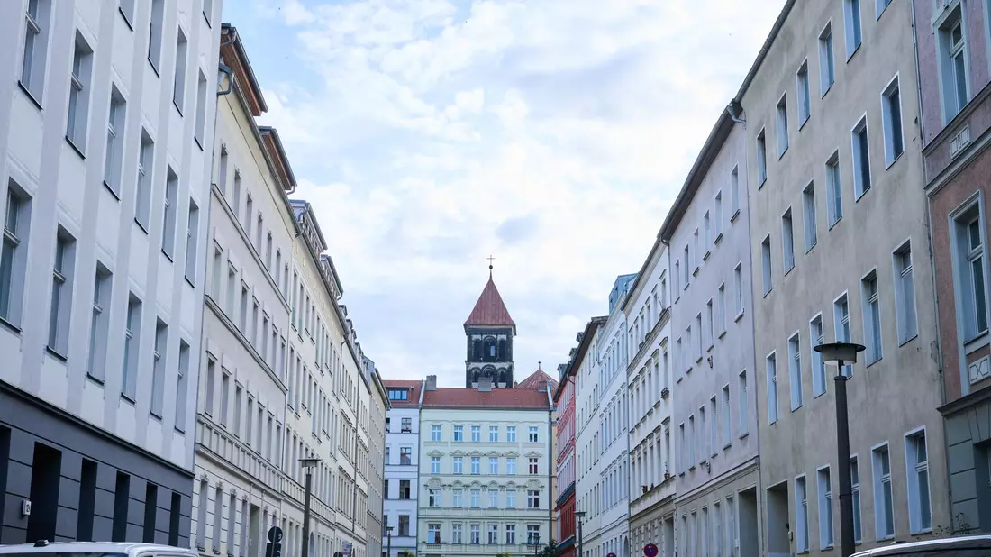 Der Trend hält an: Wohnungen, hier in Berlin, werden teurer. (Archivbild)  - Bild: Annette Riedl/dpa