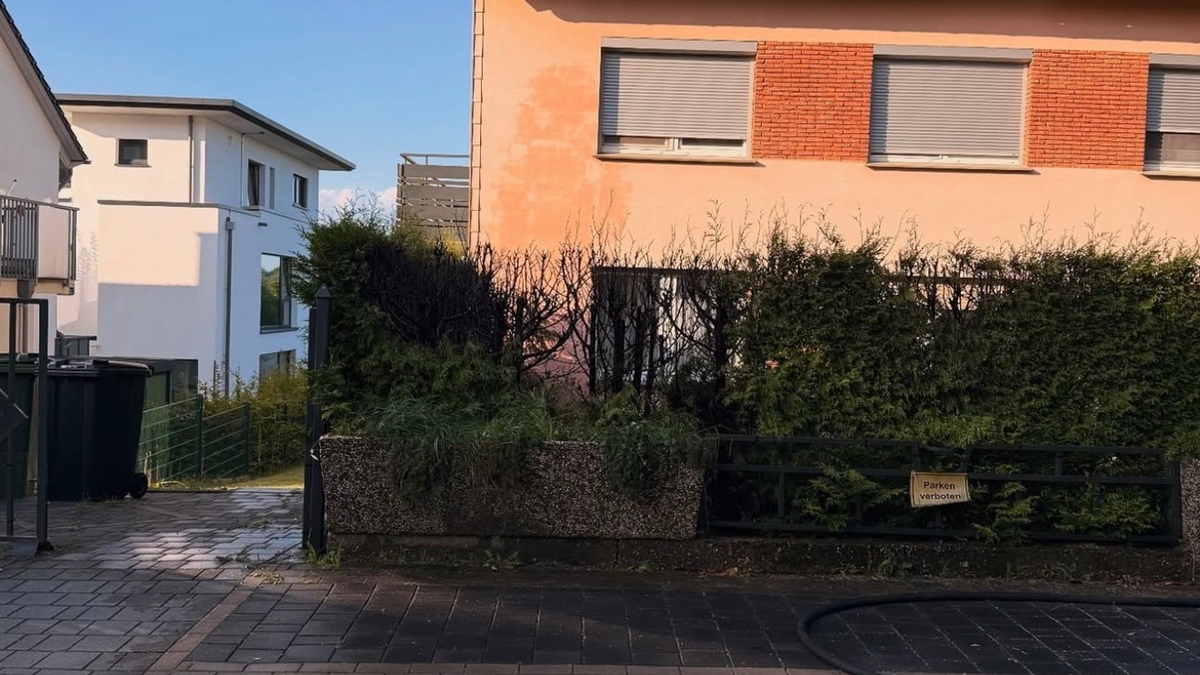 FW-DT: Heckenbrand in Hiddesen - Foto: presseportal.de