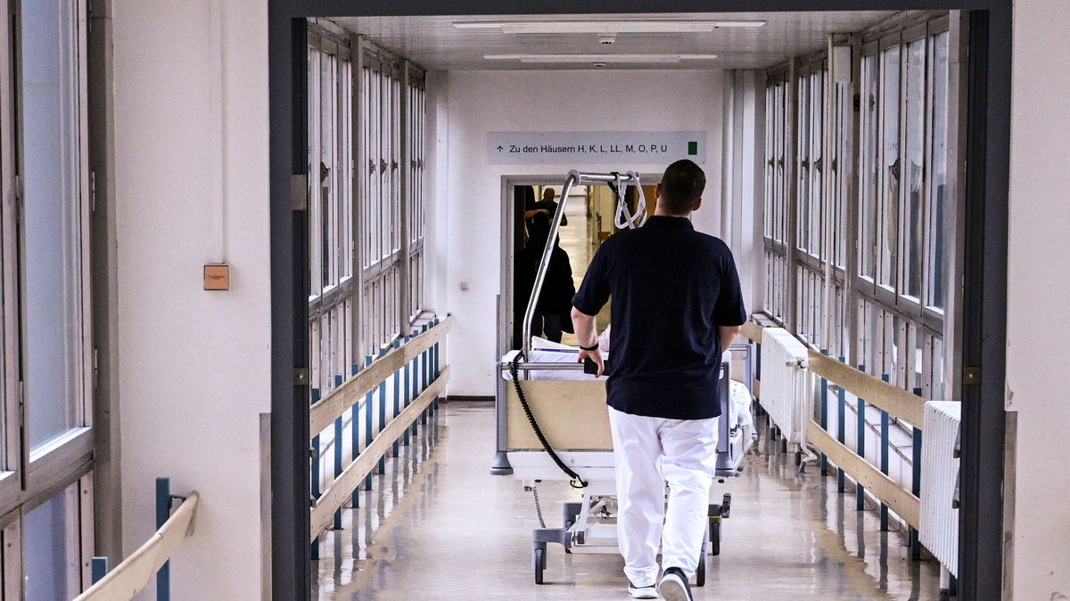 Essstörungen sind eine ernste Krankheit, teilweise müssen Patientinnen und Patienten im Krankenhaus behandelt werden. (Symbolbild) - Foto: Jens Kalaene/dpa