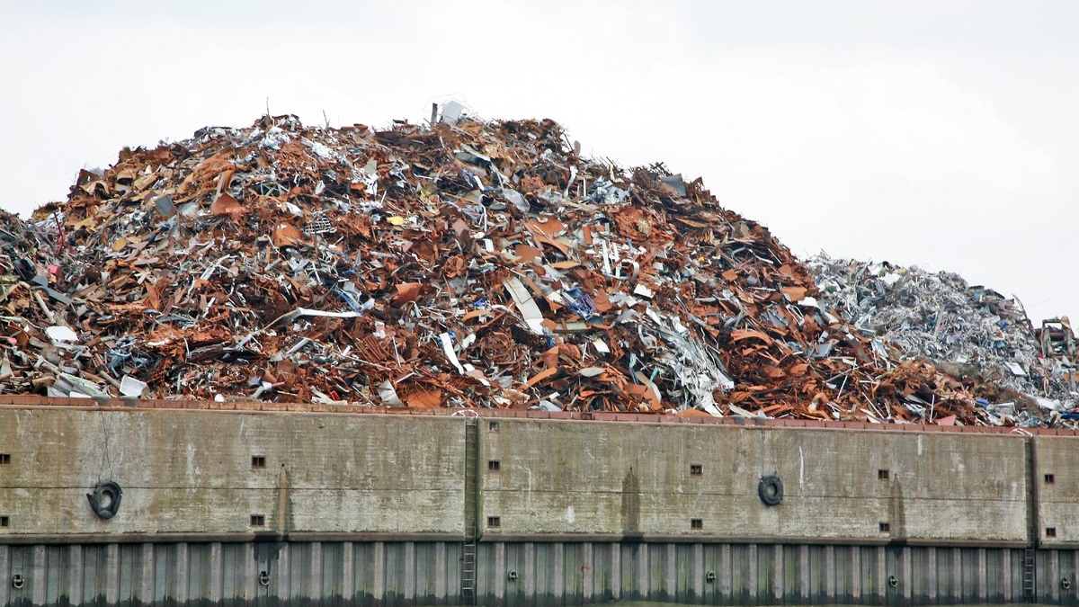 HZA-LA: Mit Schrott gut verdient Zoll deckt Sozialleistungsbetrug auf - Foto: presseportal.de