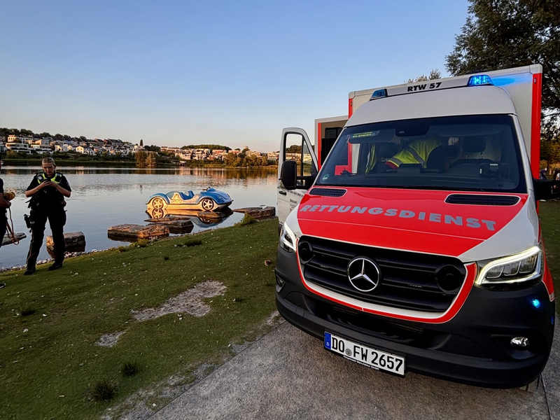 FW-DO: Tretboot kentert auf dem Phoenix-See - Passant rettet vier Personen - Foto: presseportal.de