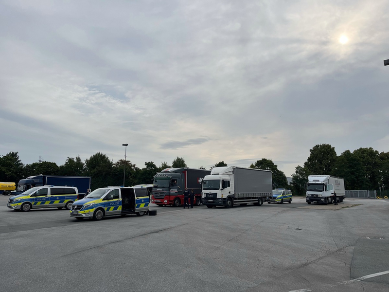 POL-WES: NRW- Kreis Wesel- Landesweite Kontrollen des gewerblichen Personen- und Güterverkehrs unter Führung der Polizei Düsseldorf- 591 Lkw in ganz NRW kontrolliert - Foto: presseportal.de