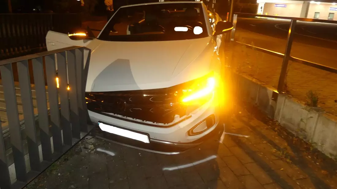POL-GM: Unfall auf Steinmüllerallee - Fahrer muss Führerschein abgeben - Bild: presseportal.de