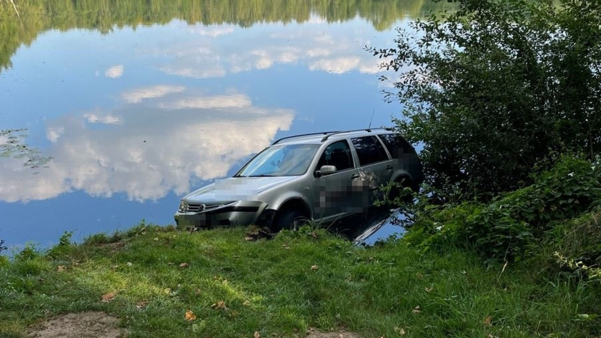 POL-COE: Dülmen, Börnste/ Auto in einen Teich gefahren - Foto: presseportal.de
