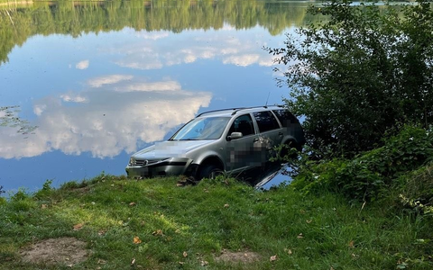 POL-COE: Dülmen, Börnste/ Auto in einen Teich gefahren - Foto: presseportal.de