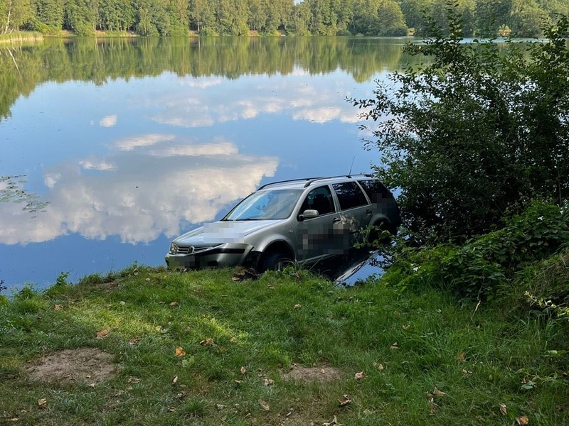 POL-COE: Dülmen, Börnste/ Auto in einen Teich gefahren - Foto: presseportal.de