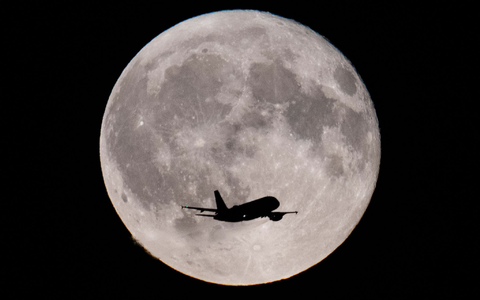 Von deutschen Flughäfen starten immer noch weniger Jets als vor Corona.  - Foto: Boris Roessler/dpa