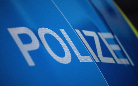 Ein Mann soll seine Partnerin getötet haben. Er starb bei einem Unfall. (Symbolbild) - Foto: Marijan Murat/dpa