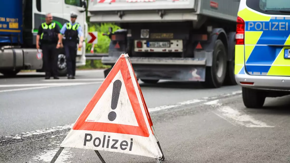 POL-UN: Kreis Unna - Polizei stellt zahlreiche Verstöße des gewerblichen Personen- und Güterverkehrs mit erheblichen Mängeln fest - Bild: presseportal.de