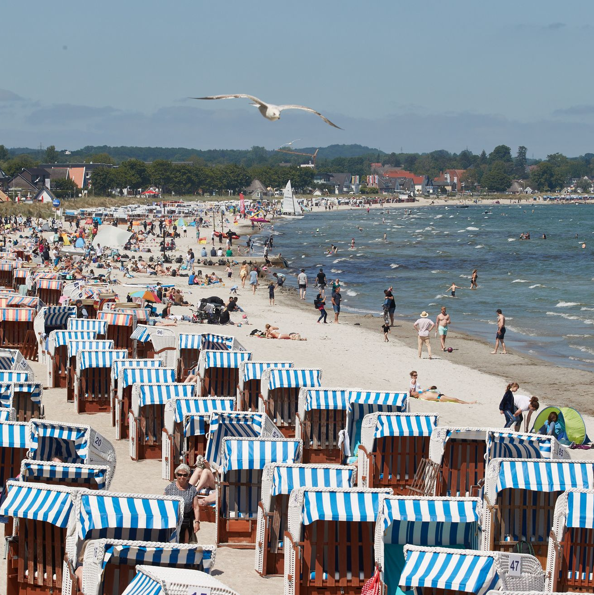 Die neue Woche verspricht Badewetter in Deutschland. - Foto: Georg Wendt/dpa
