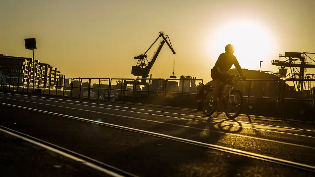 Jeden Tag etwas heißer: Am Mittwoch werden mancherorts 38 Grad erwartet. - Bild: Andreas Arnold/dpa