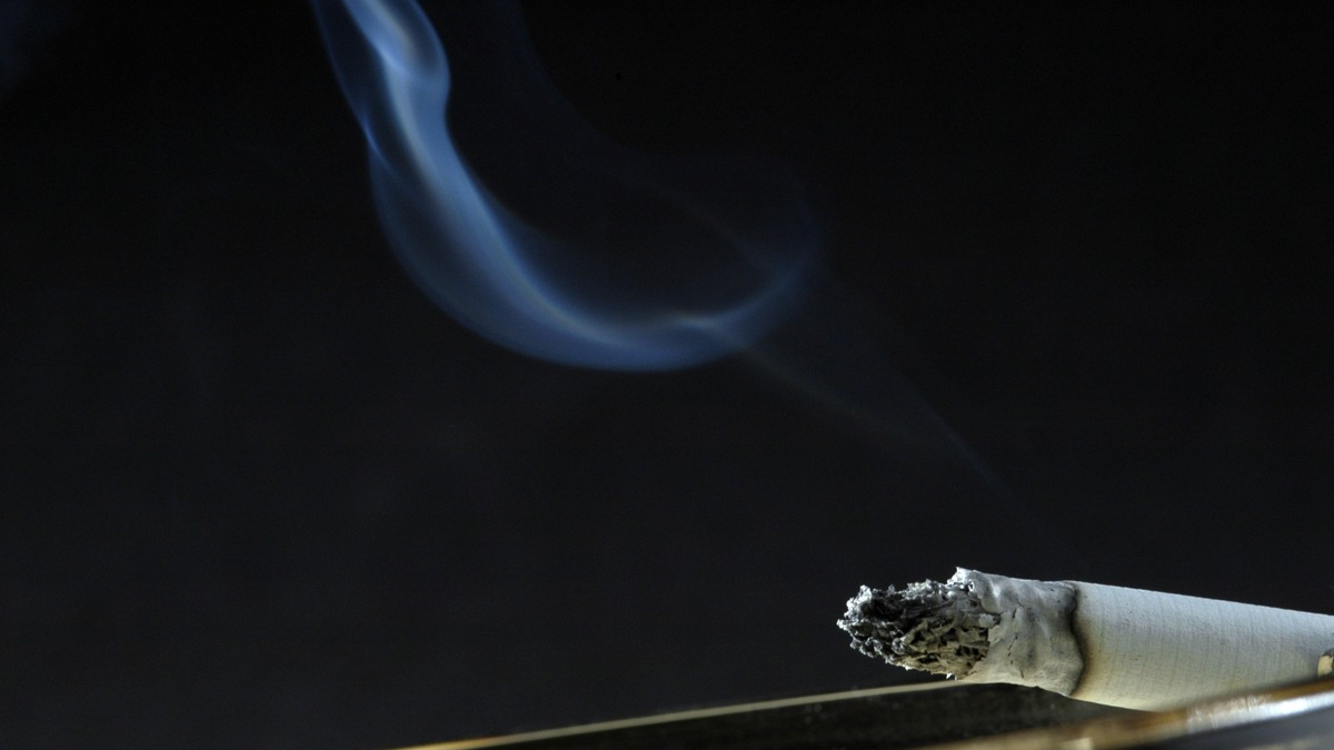 HZA-KA: Zoll stellt Zigaretten bei Reisendem am Flughafen FKB sicher - Foto: presseportal.de