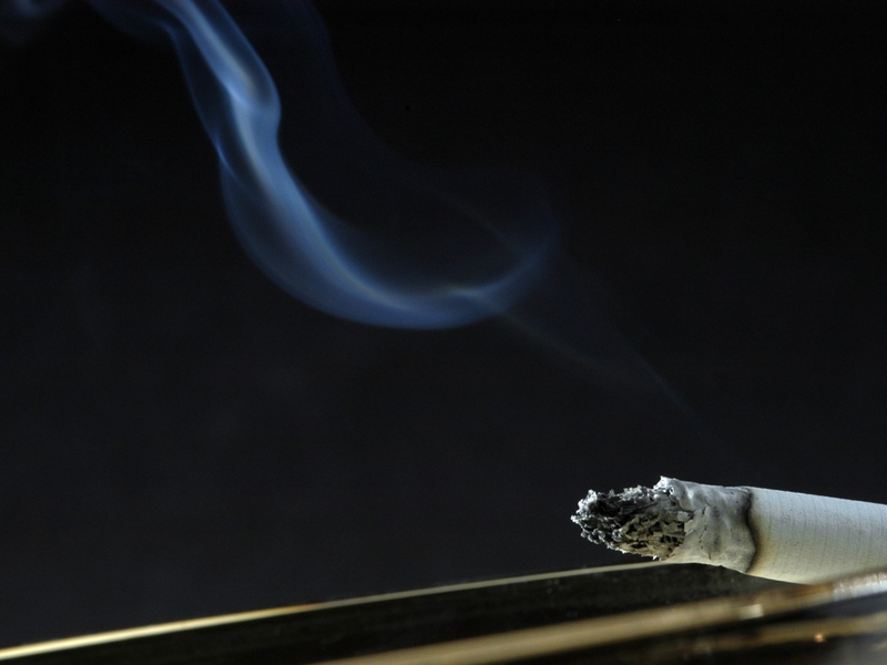 HZA-KA: Zoll stellt Zigaretten bei Reisendem am Flughafen FKB sicher - Foto: presseportal.de