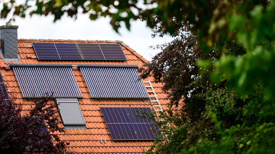 Wirtschaftsministerin Reiche hatte die Förderung von Ökostrom aus privaten Photovoltaikanlagen zuletzt infrage gestellt. - Bild: Philipp Schulze/dpa
