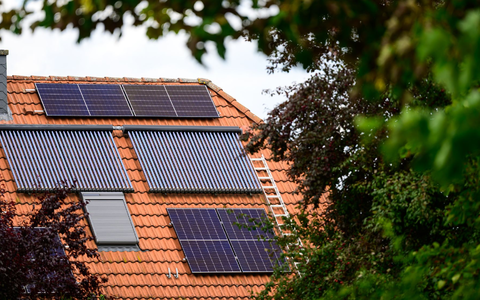 Wirtschaftsministerin Reiche hatte die Förderung von Ökostrom aus privaten Photovoltaikanlagen zuletzt infrage gestellt. - Foto: Philipp Schulze/dpa Wirtschaftsministerin Reiche hatte die Förderung von Ökostrom aus privaten Photovoltaikanlagen zuletzt infrage gestellt. - Foto: Philipp Schulze/dpa