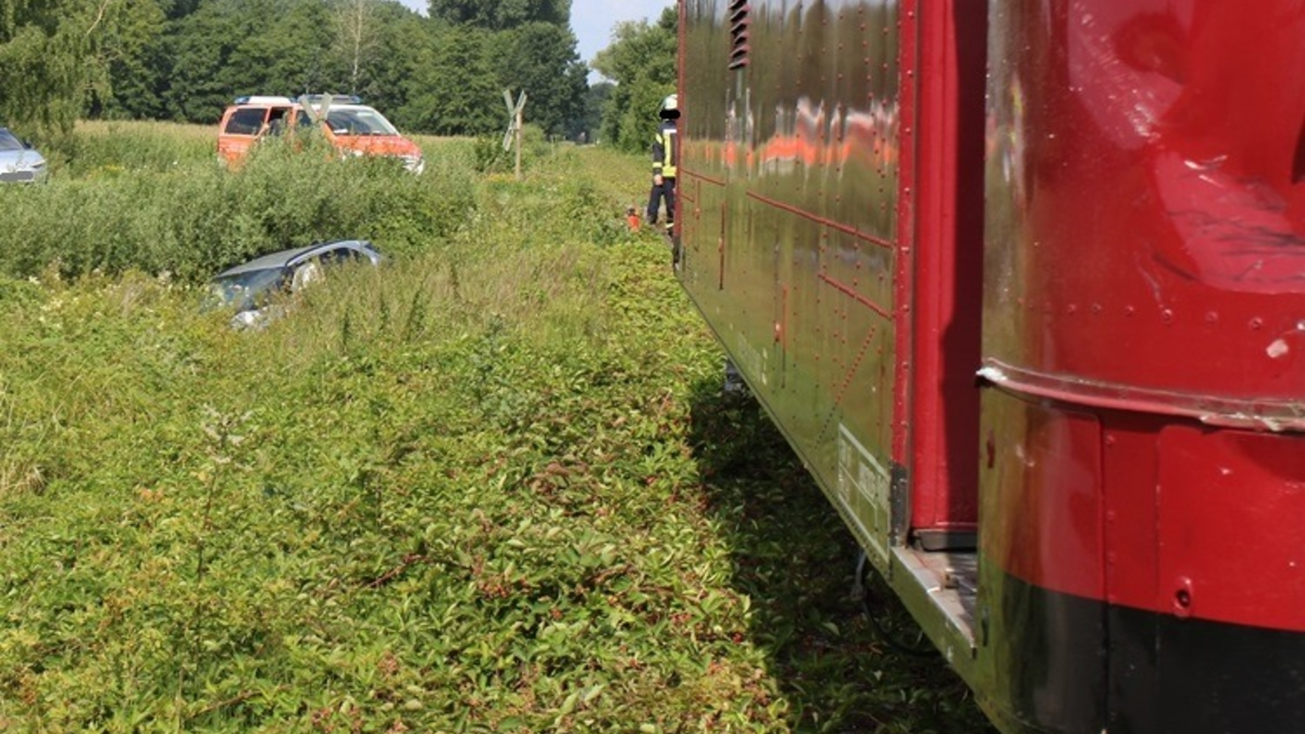 POL-MI: Auto wird von Museumsbahn erfasst - Foto: presseportal.de