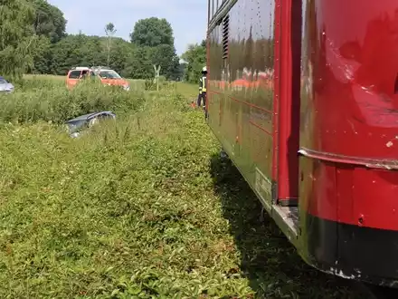 POL-MI: Auto wird von Museumsbahn erfasst - Foto: presseportal.de