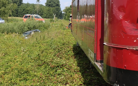 POL-MI: Auto wird von Museumsbahn erfasst - Foto: presseportal.de