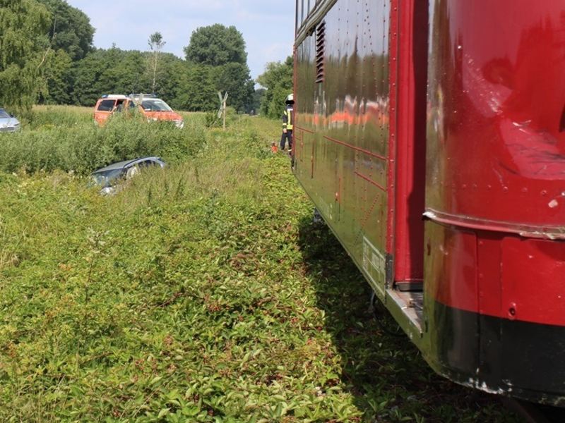 POL-MI: Auto wird von Museumsbahn erfasst - Foto: presseportal.de