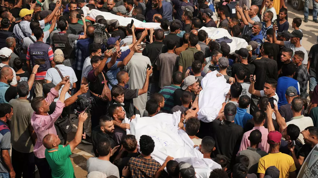 Bei einem israelischen Luftangriff wurden in Gaza fünf Mitarbeiter von Al-Dschasira getötet. - Bild: Jehad Alshrafi/AP/dpa
