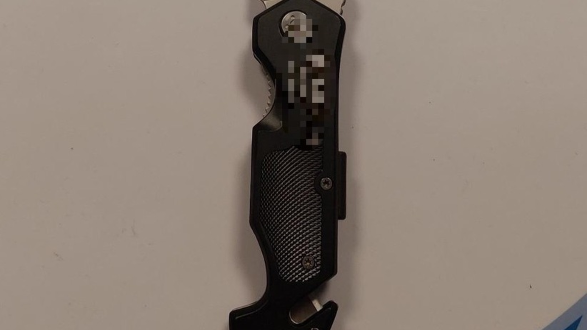 BPOL-HH: Mutmaßlicher Parfümdieb mit griffbereitem Einhandmesser auf der Flucht im Hamburger Hauptbahnhof gestellt- - Foto: presseportal.de