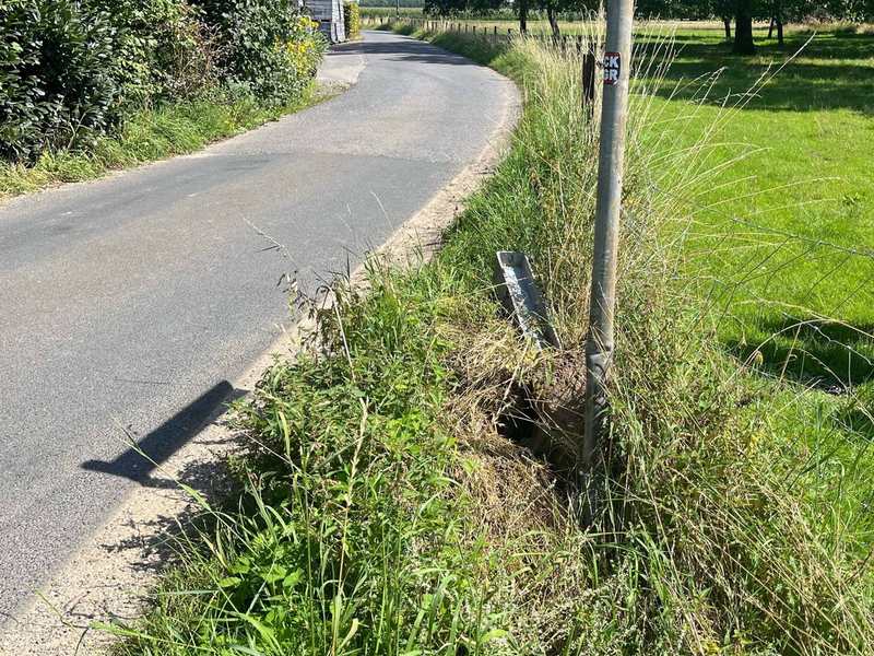 POL-KLE: Wachtendonk - Verkehrsunfallflucht: Zaunpfosten und Verkehrsschild beschädigt - Foto: presseportal.de