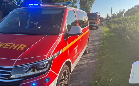 FW Dinslaken: Garagenbrand - Foto: presseportal.de