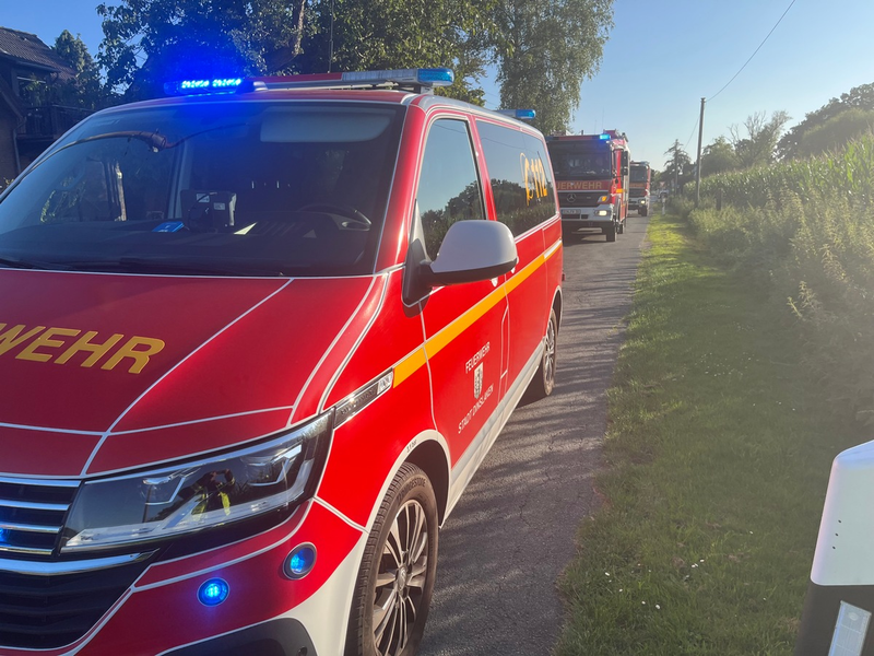 FW Dinslaken: Garagenbrand - Foto: presseportal.de
