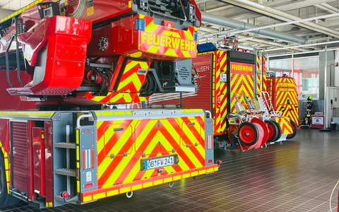 FW-OB: Brand in Entsorgungsbetrieb - Feuerwehr Oberhausen mehrere Stunden im Einsatz - Foto: presseportal.de