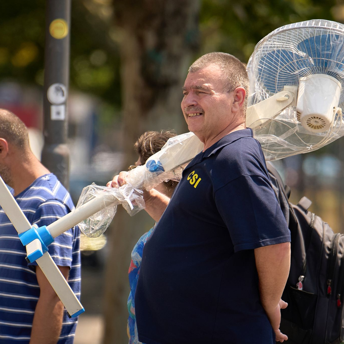Vom Ventilator bis zur Klimaanlage: Arbeitgeber sind in der Pflicht. (Archivbild) - Foto: Vadim Ghirda/AP/dpa