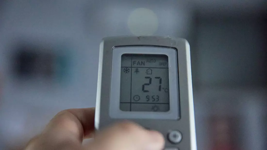 Angenehme Temperaturen am Arbeitsplatz: Keine Selbstverständlichkeit (Archivbild) - Bild: Jesús Hellín/EUROPA PRESS/dpa