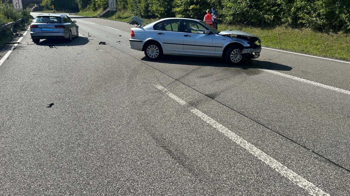POL-PDPS: Schwerer Unfall auf der B10 - Foto: presseportal.de