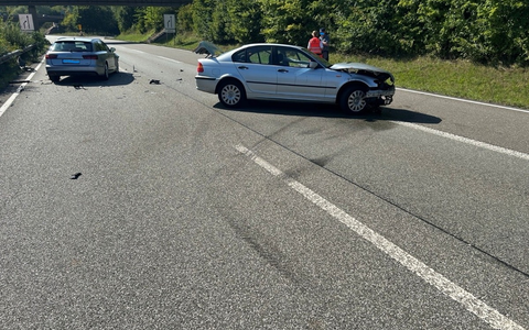 POL-PDPS: Schwerer Unfall auf der B10 - Foto: presseportal.de