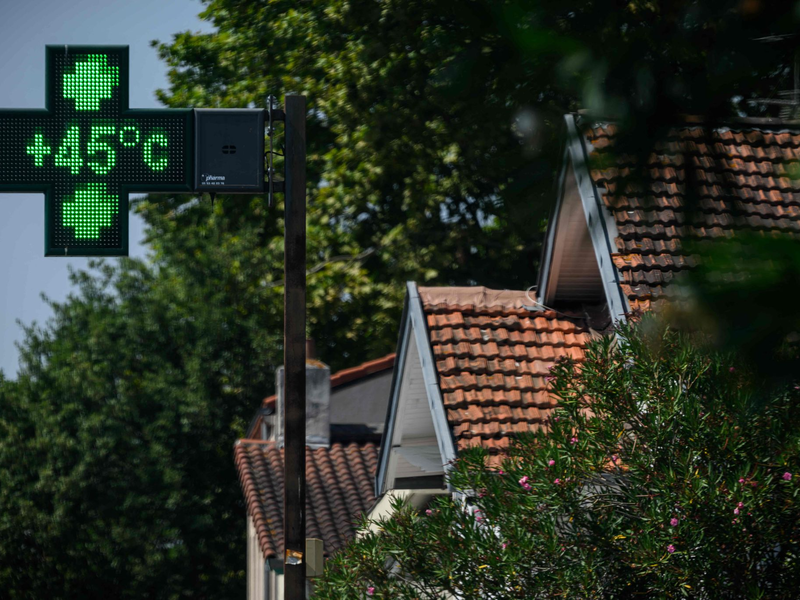 Vielfach steigen die Temperaturen in Frankreich weit über 40 Grad. - Foto: Lionel Bonaventure/AFP/dpa
