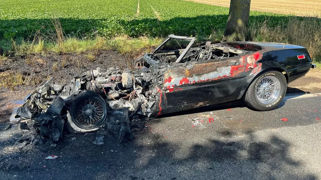 POL-DN: Hoher Sachschaden nach Motorbrand an einem Oldtimer - Bild: presseportal.de